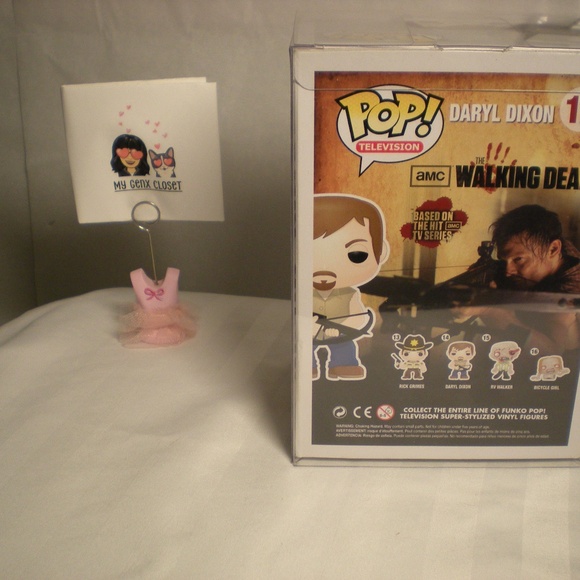 πΉπ§ββοΈ The Walking Dead β Season 1 Daryl Dixon POP! (2012 Release) π§ββοΈπΉ - Picture 3 of 5